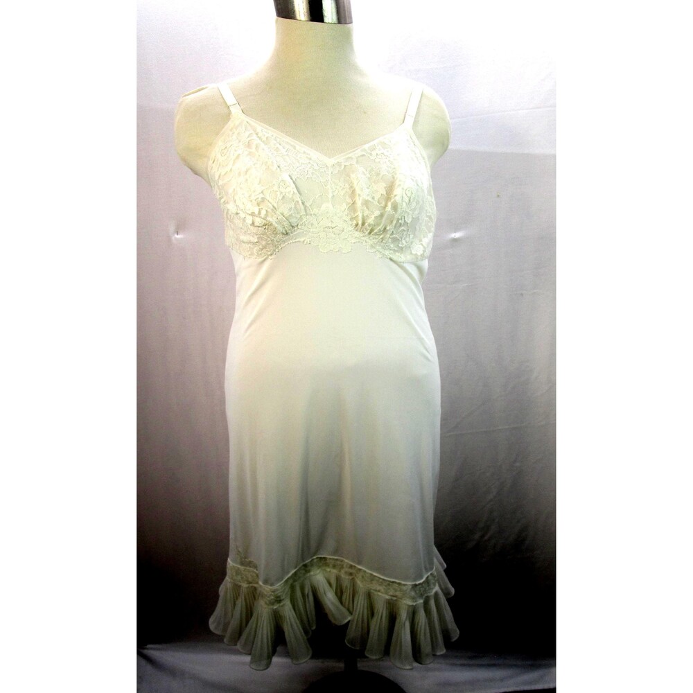 Vintage Artemis Full Slip cream/ white with lace trim Bust size 40 Ave. Length